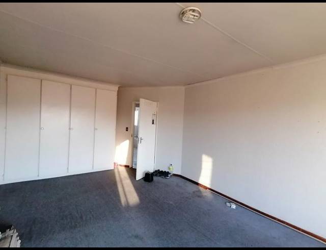 2 BEDROOM TOWNHOUSE FOR SALE IN SONNEVELD